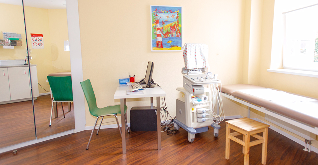 Unsere Praxis: Behandlungszimmer A